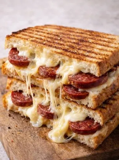 Sucuklu Tost